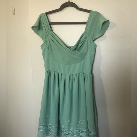 SOIÉBLU | Green Knee-length Garden Party Dress - Picture 3 of 5